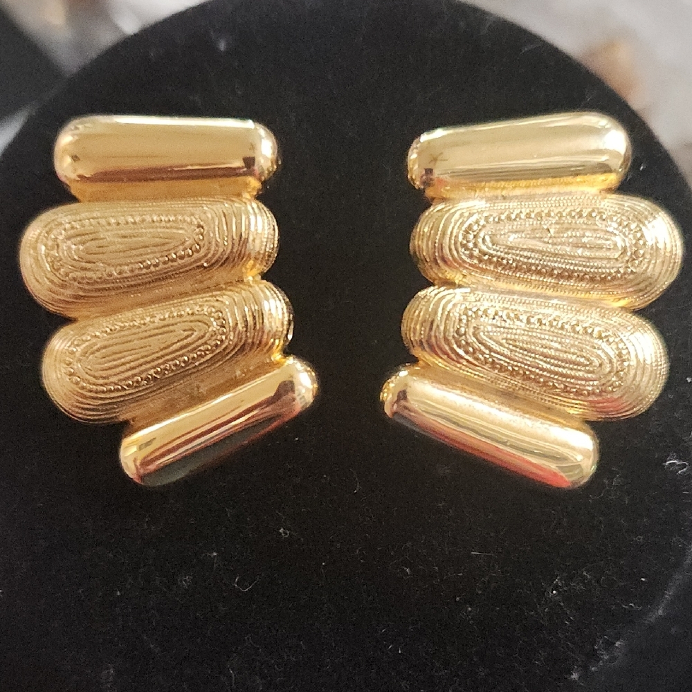 MWS Vintage Goldtone Clipons